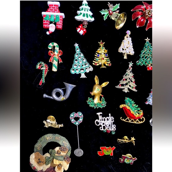 Group Of 45 Beautiful Vintage Christmas Brooches Jewelry - Picture 2 of 9